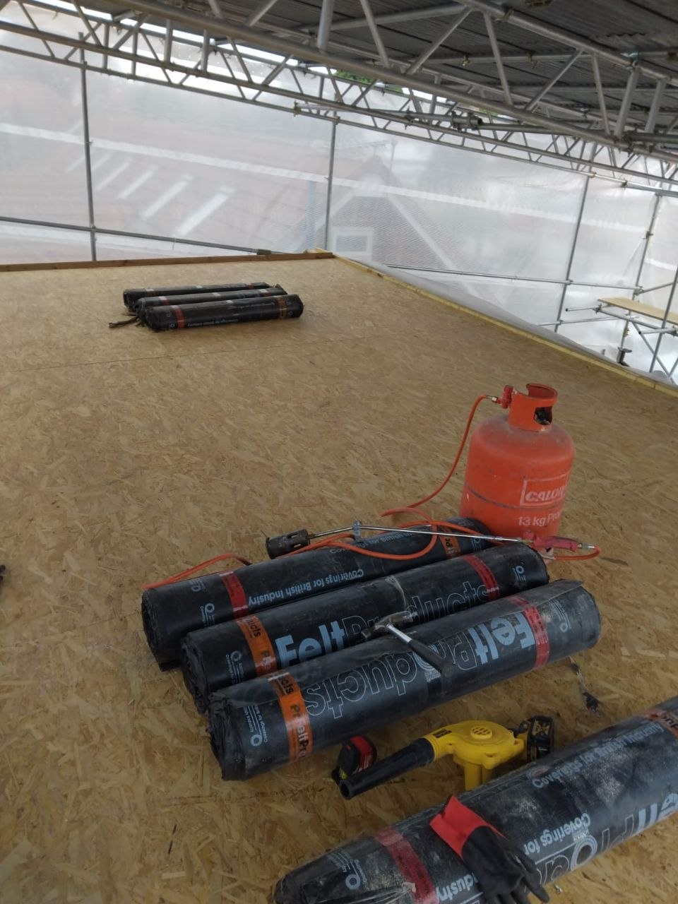 Flat roof felt application